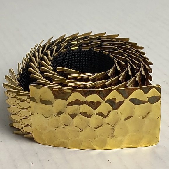 Statement Vintage 1990 Scalloped Fish Scale Stretch Belt Gold Tone Casual